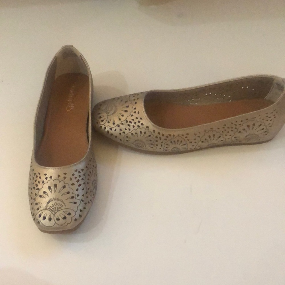 BareTraps Gold Perforated Flats